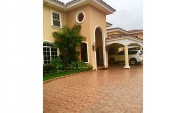 Se vende y Alquilo Casa en Costa del Este $5000