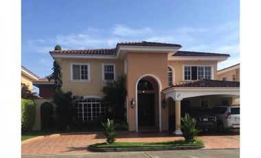 Se vende y Alquilo Casa en Costa del Este $5000