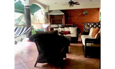 Se vende y Alquilo Casa en Costa del Este $5000