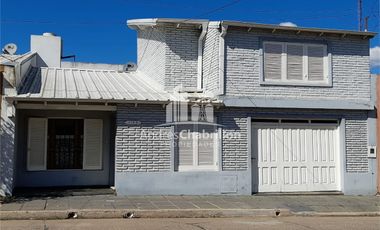 Casa De 3 Dormitorios A La Venta