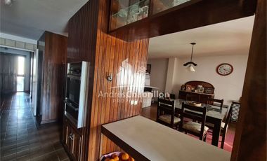 Hermosa Casa Semicéntrica De Tres Dormitorios Con Pileta