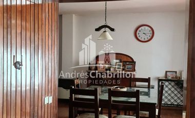 Hermosa Casa Semicéntrica De Tres Dormitorios Con Pileta