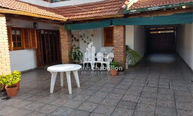 Hermosa Casa En Barrio Lezca