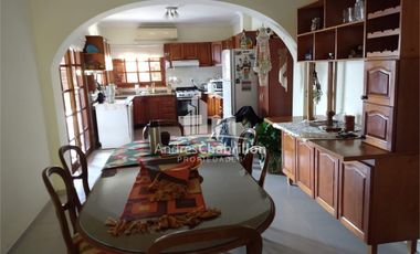 Hermosa Casa En Barrio Lezca