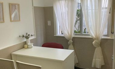 Inmueble con consultorios, departamentos y alto potencial