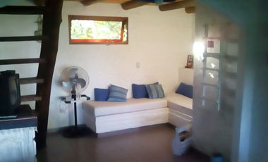 Complejo turístico de cuatro casas con costa al Lago Salto Grande