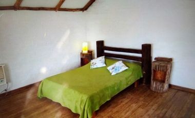 Complejo turístico de cuatro casas con costa al Lago Salto Grande