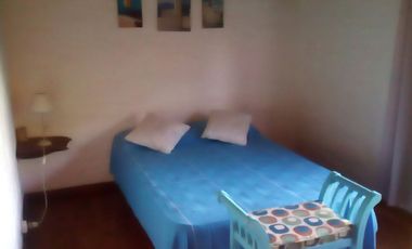 Complejo turístico de cuatro casas con costa al Lago Salto Grande