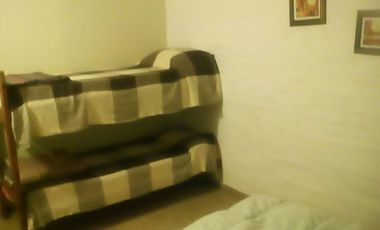 Complejo turístico de cuatro casas con costa al Lago Salto Grande