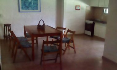 Complejo turístico de cuatro casas con costa al Lago Salto Grande