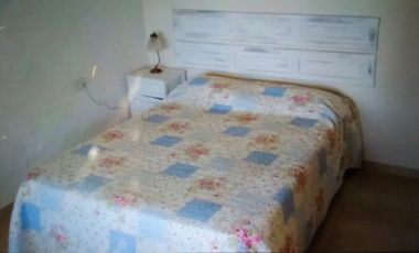 Complejo turístico de cuatro casas con costa al Lago Salto Grande