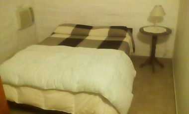 Complejo turístico de cuatro casas con costa al Lago Salto Grande