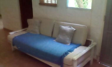 Complejo turístico de cuatro casas con costa al Lago Salto Grande