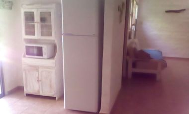 Complejo turístico de cuatro casas con costa al Lago Salto Grande