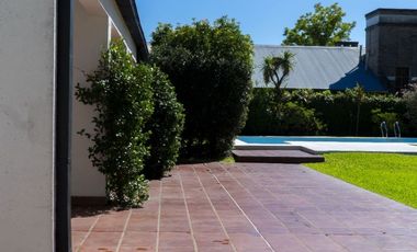 Excepcional casa de tres dormitorios en venta zona Nebel