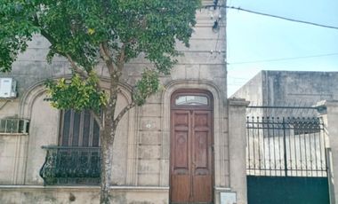 Casa de 3 dormitorios con cochera y patio – Oportunidad en Concordia