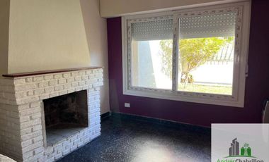 Casa de dos dormitorios en alquiler