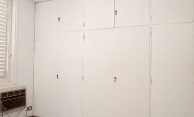 Departamento con cochera sobre peatonal de Concordia