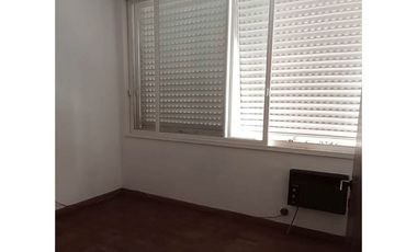 Departamento 2 dormitorios en alquiler con cochera sobre Peatonal Concordia