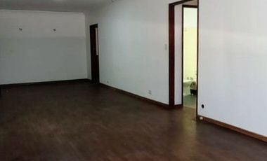 Departamento con cochera sobre peatonal de Concordia