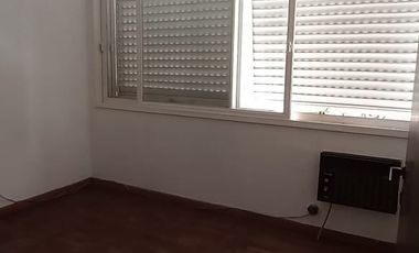 Departamento con cochera sobre peatonal de Concordia