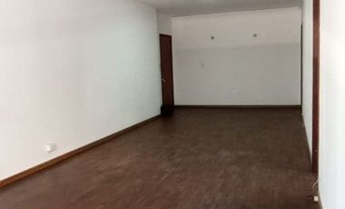 Departamento con cochera sobre peatonal de Concordia