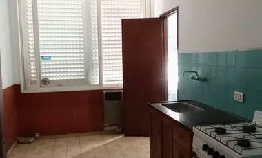 Departamento con cochera sobre peatonal de Concordia