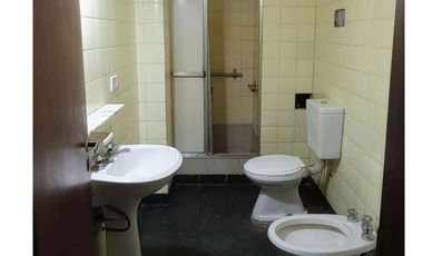 Departamento 2 dormitorios en alquiler con cochera sobre Peatonal Concordia