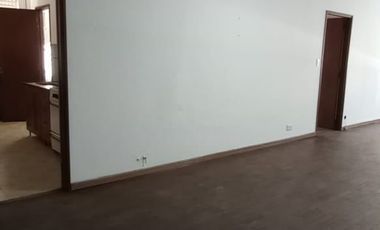 Departamento con cochera sobre peatonal de Concordia