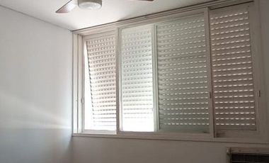 Departamento con cochera sobre peatonal de Concordia