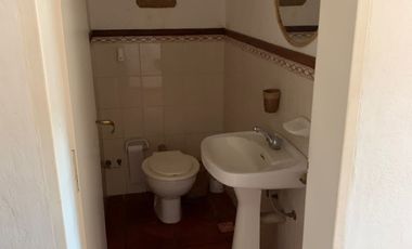 Casa en alquiler de 3 dormitorios con piscina y cochera cubierta en zona Hípico