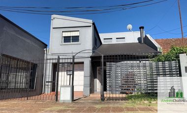 Casa en alquiler de 3 dormitorios con piscina y cochera cubierta en zona Hípico