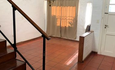 Casa en alquiler de 3 dormitorios con piscina y cochera cubierta en zona Hípico