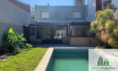 Casa en alquiler de 3 dormitorios con piscina y cochera cubierta en zona Hípico