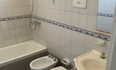 Casa en alquiler de 3 dormitorios con piscina y cochera cubierta en zona Hípico
