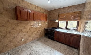 Casa en alquiler c/ cochera en Centro