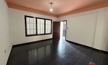 Casa en alquiler c/ cochera en Centro