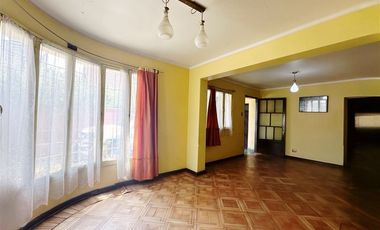 Casa en Arriendo en Casa amplia en Ñuñoa con alto potencial comercial