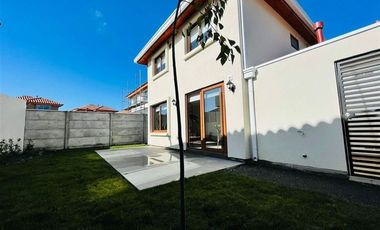 Casa en Venta en Cercano a Colegio Santo Tomás