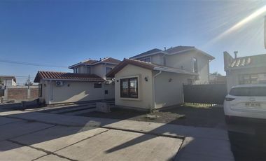 Casa en Venta en Cercano a Colegio Santo Tomás