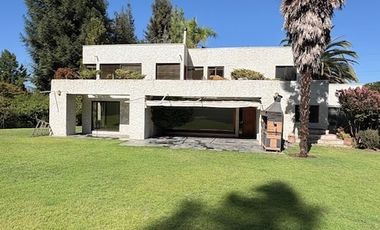 Casa en venta c/ estacionamiento en Nogales