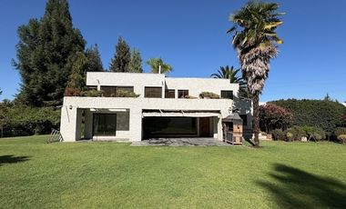 Casa en venta c/ estacionamiento en Nogales