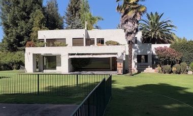 Casa en venta c/ estacionamiento en Nogales