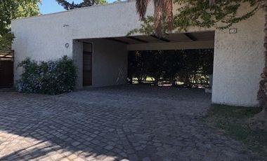 Casa en venta c/ estacionamiento en Nogales