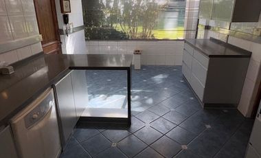 Casa en venta c/ estacionamiento en Nogales