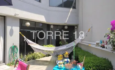 Casa en venta en Lomas de Tecamachalco Sección Cumbres, Huixquilucan, México