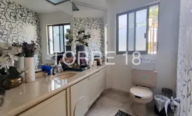 Casa en venta en Lomas de Tecamachalco Sección Cumbres, Huixquilucan, México
