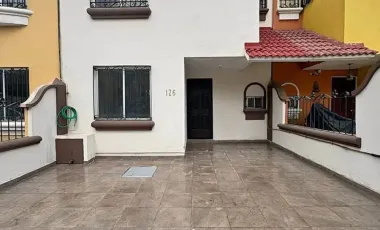 Casa en venta en Fuentes del Valle, Tultitlán, México
