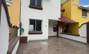 Casa en venta en Fuentes del Valle, Tultitlán, México