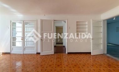 Casa en Venta en AV. PERU
